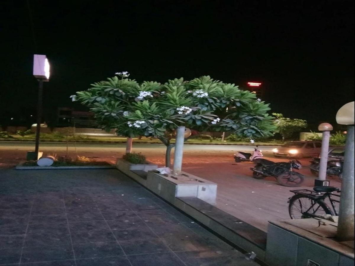 Hotel Science City Inn Ahmedabad Exterior photo